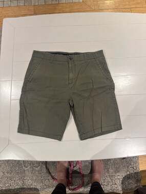 American Eagle Men's Next Level Flex Stretch Chino Shorts in Olive Green Size 34